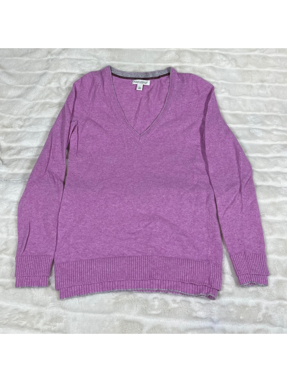 Banana Republic Women's M Italian Wool Yarn VNeck Fuchsia Faux Layer Slv Sweater